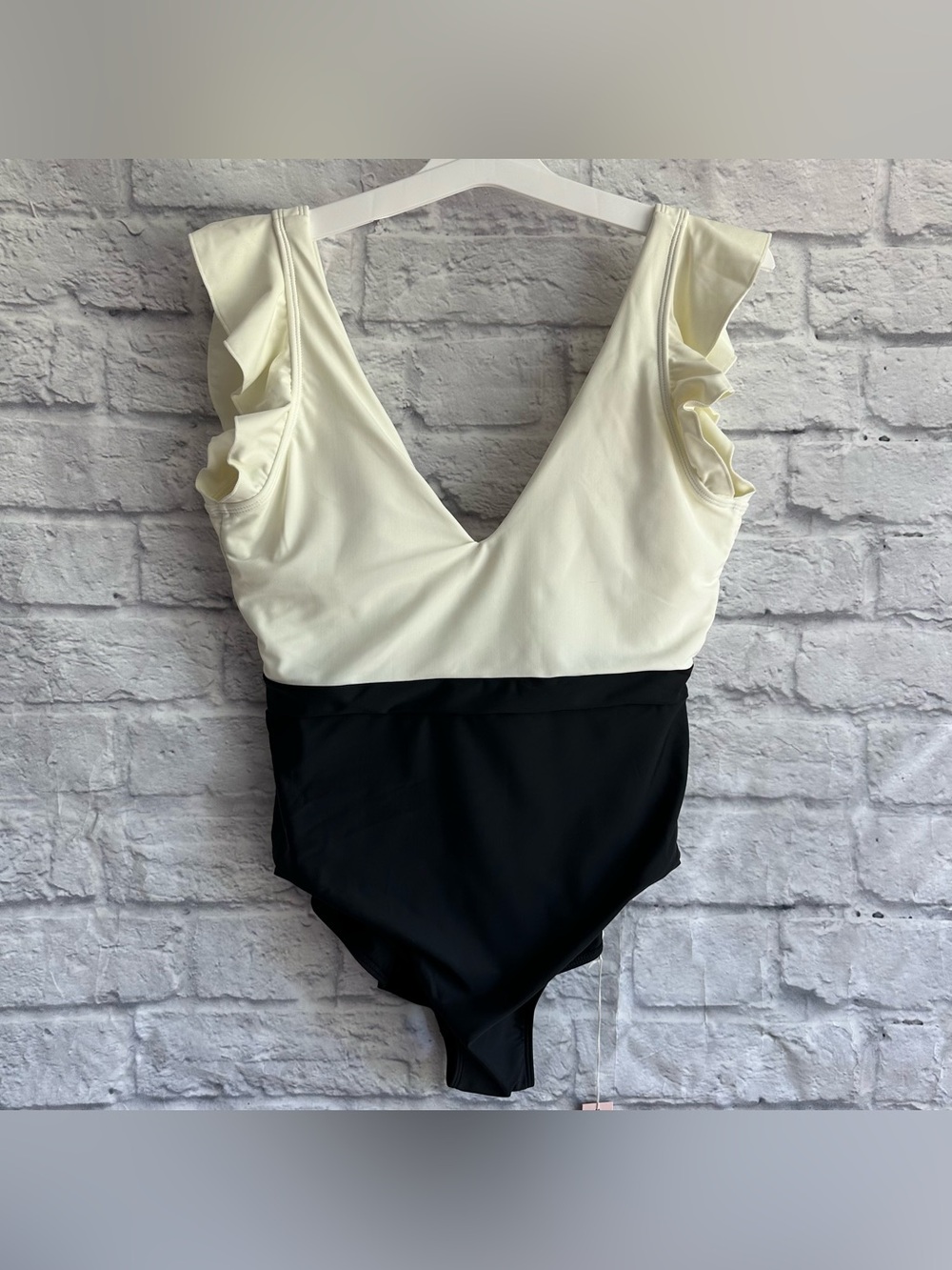 NEW WITH TAGS SUMMERSALT CLASSIC BACKFLIP RUFFLE BLACK WHITE SIZE 12